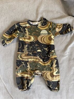 Banabae: Rad Kid onesie “Fishing for dreams”